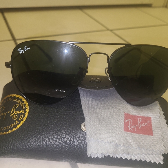 Ray-Bans Aviators - Picture 3 of 4